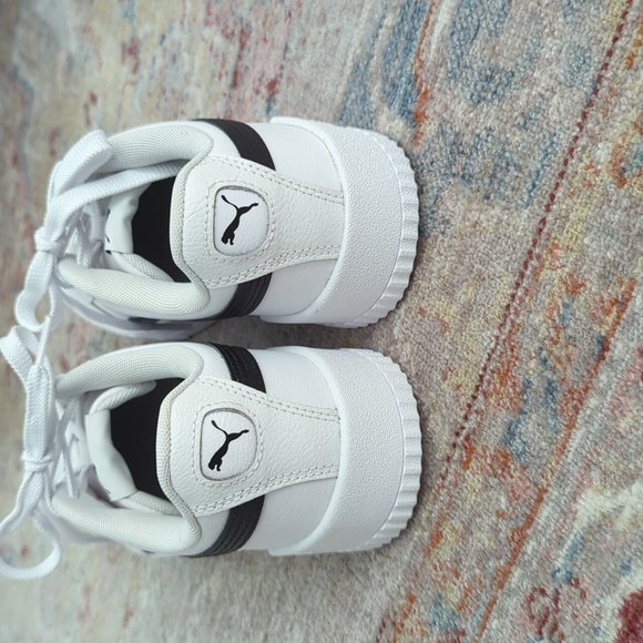 Puma Carina Platform Sneaker Size 8.5 Black and White - Picture 4 of 6